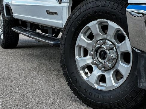Used 2024 Ford F250 XLT image 2