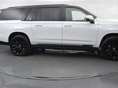 Certified 2026 Cadillac Escalade ESV Platinum Sport w/ LPO, ONYX Package AWD/4WD image 7