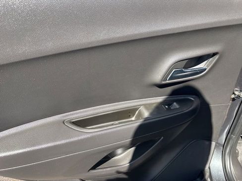 Used 2018 Chevrolet Trax LT w/ LT Convenience Package image 29