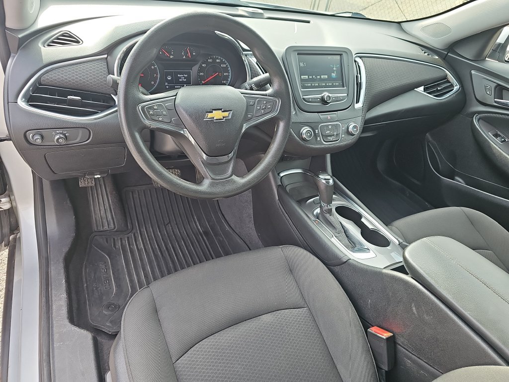 Used 2018 Chevrolet Malibu LT FWD image 15