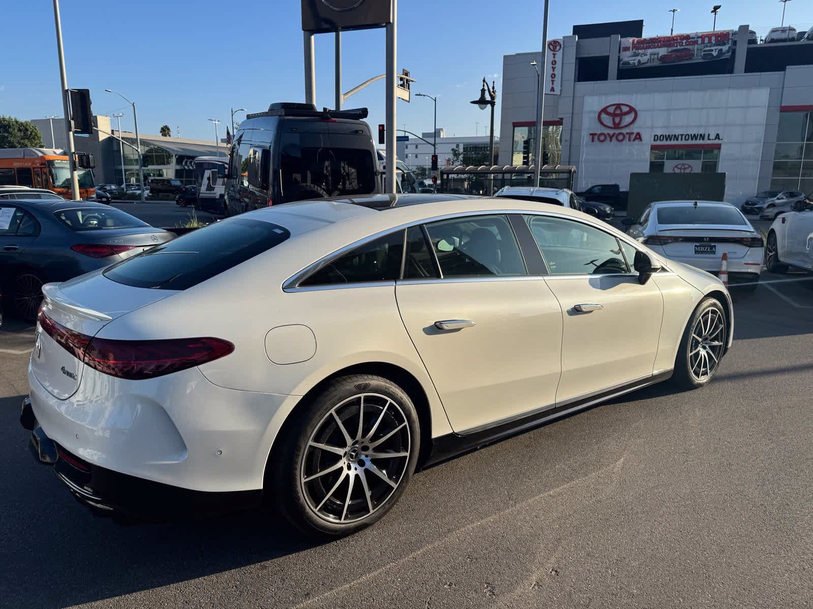 Used 2023 Mercedes-Benz EQS 580 4MATIC Sedan image 5