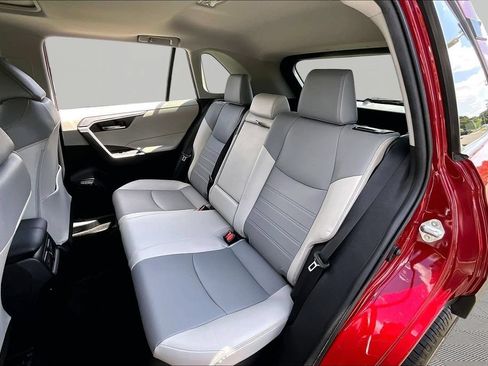 Used 2021 Toyota RAV4 XLE Premium AWD/4WD image 18