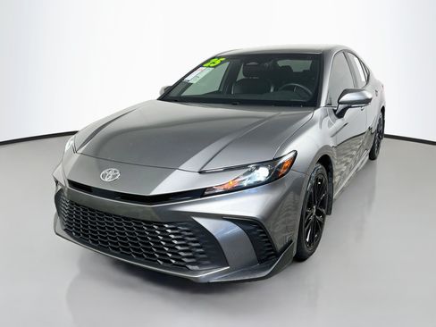 Used 2025 Toyota Camry SE FWD image 10