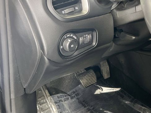 Used 2022 Jeep Renegade Latitude image 10