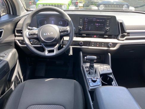 Used 2023 Kia Sportage LX image 10
