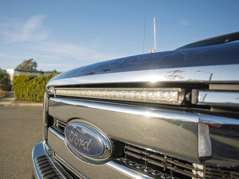 Used 2016 Ford F250 Lariat w/ Lariat Ultimate Package image 25