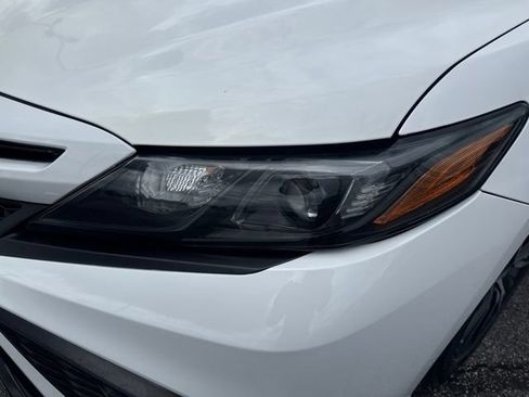 Used 2022 Toyota Camry SE w/ Convenience Package FWD image 9