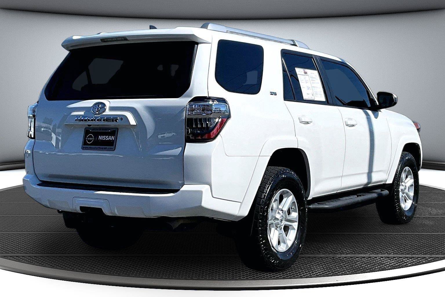 Used 2018 Toyota 4Runner SR5 AWD/4WD image 7