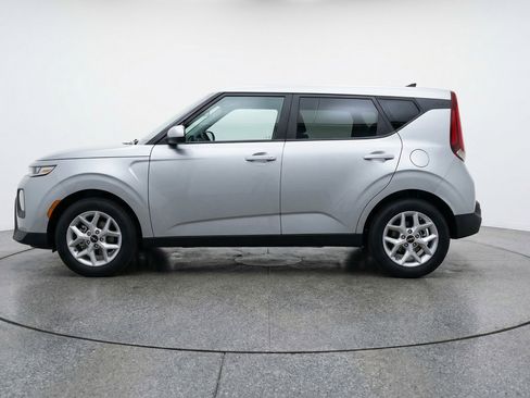 Used 2025 Kia Soul LX w/ LX Technology Package FWD image 5