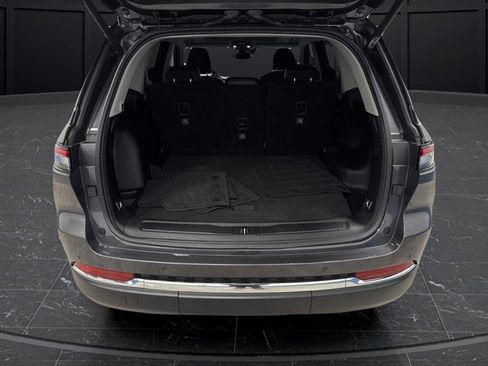 Used 2023 Jeep Grand Cherokee Limited w/ Luxury Tech Group II image 16