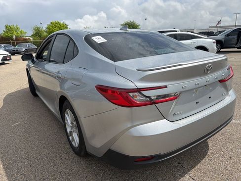 Used 2025 Toyota Camry LE w/ Convenience Package image 8