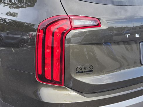 New 2025 Kia Telluride S image 9
