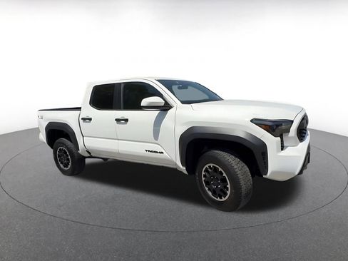 Used 2025 Toyota Tacoma TRD Off-Road AWD/4WD image 2