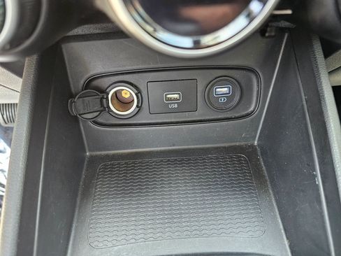 Used 2020 Hyundai Venue SEL w/ Convenience Package FWD image 14