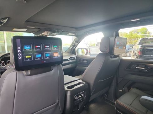 Certified 2025 GMC Yukon XL AT4 w/ AT4 Premium Plus Package AWD/4WD image 37