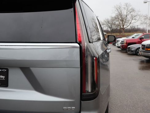 Used 2024 Cadillac Escalade Premium Luxury image 39