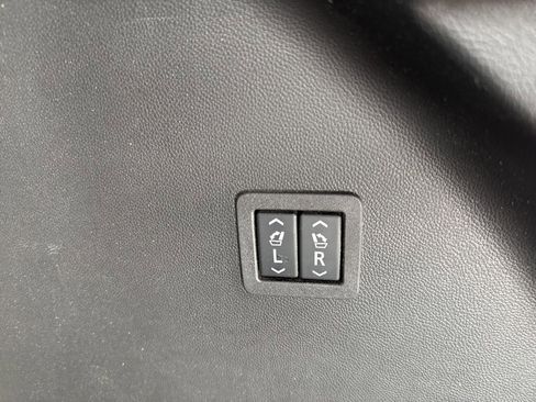 Used 2018 Buick Enclave Premium AWD/4WD image 23