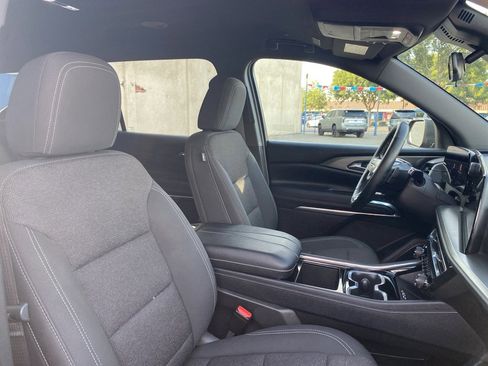 Used 2025 Chevrolet Traverse LT image 21