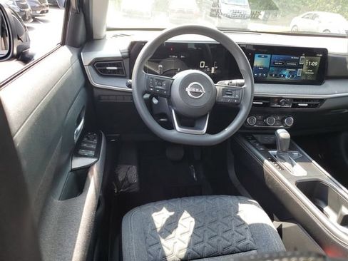 Certified 2025 Nissan Kicks SV AWD/4WD image 11