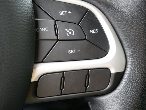 Used 2020 Jeep Renegade Latitude w/ Cold Weather Group AWD/4WD image 20