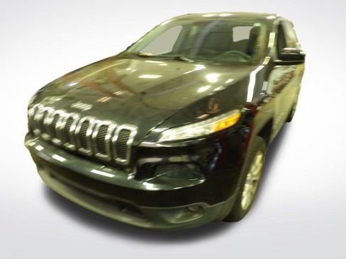 Used 2017 Jeep Cherokee Latitude FWD image 8