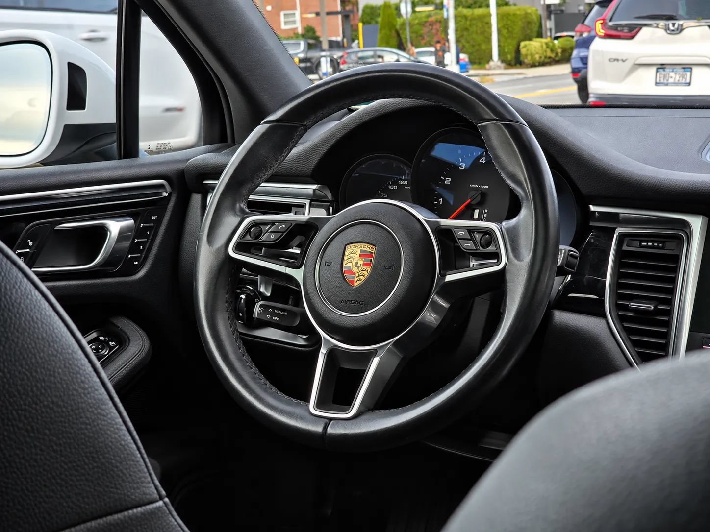 Used 2017 Porsche Macan AWD/4WD image 22