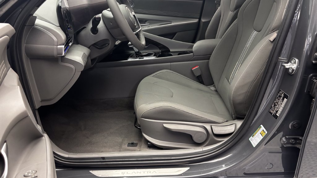 Used 2024 Hyundai Elantra SEL w/ Convenience Package FWD image 10