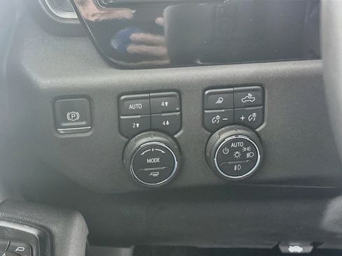 Used 2024 Chevrolet Silverado 1500 High Country w/ Midnight Edition AWD/4WD image 17