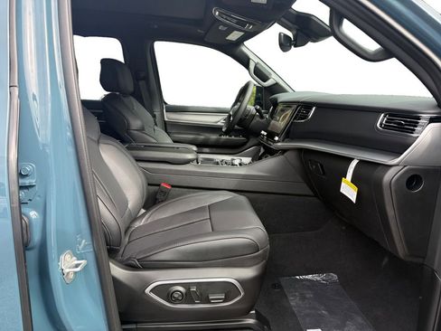 New 2026 Jeep Grand Wagoneer L Limited AWD/4WD image 15