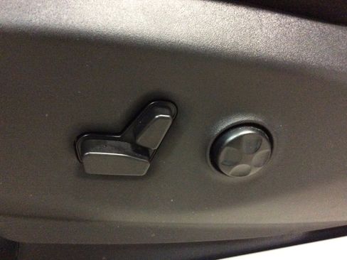 Used 2024 Chrysler Pacifica Touring-L image 15