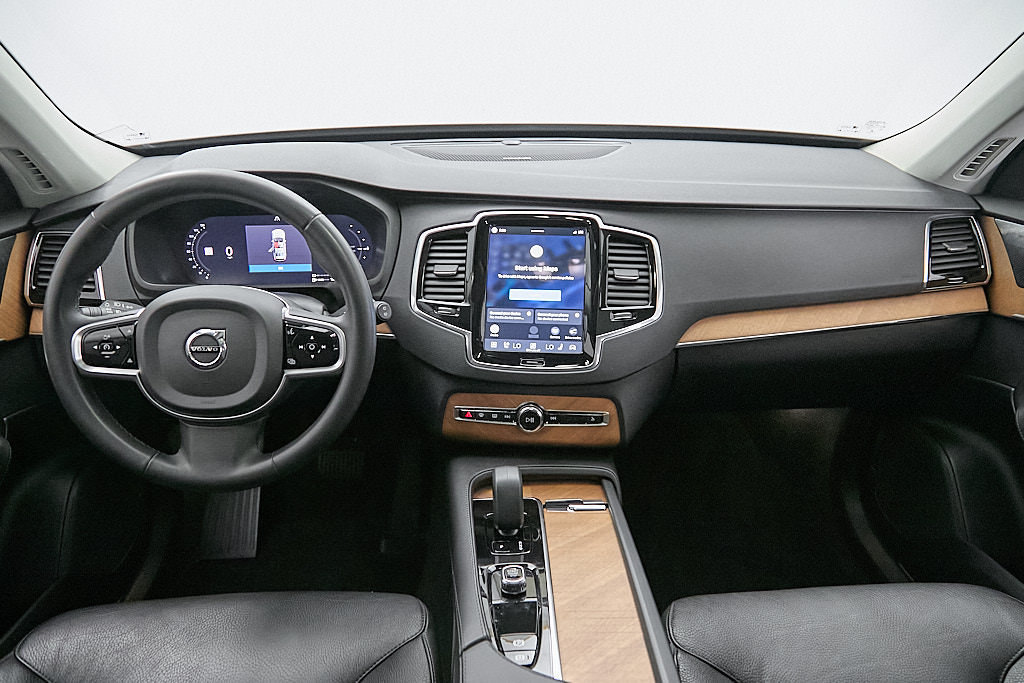 Certified 2023 Volvo XC90 T8 Plus w/ Protection Package AWD/4WD image 29