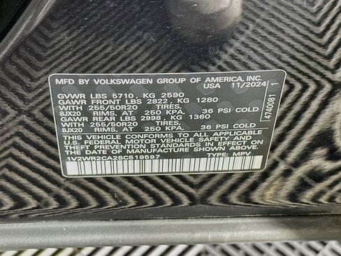 Used 2025 Volkswagen Atlas SE FWD image 12