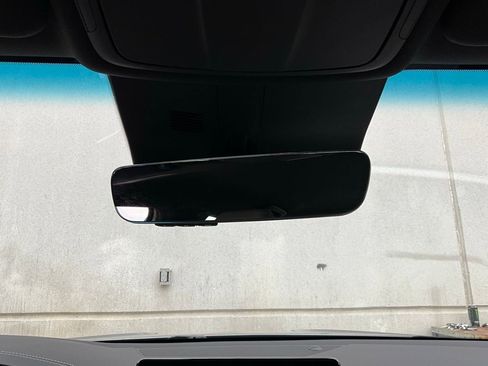 Used 2025 Genesis G70 2.5T image 18