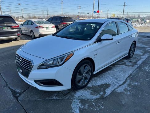 Used 2016 Hyundai Sonata Plug-In Hybrid image 5