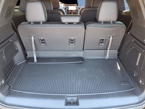 Used 2026 GMC Acadia Elevation w/ Elevation Premium Package FWD image 31