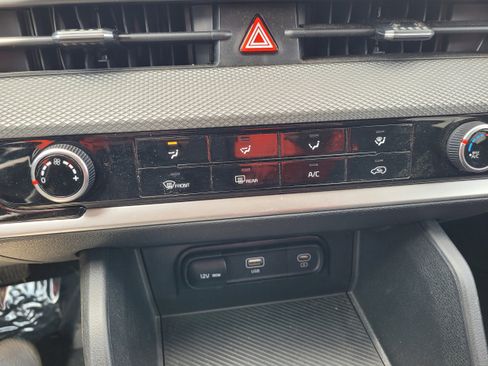 Used 2023 Kia Sportage LX image 16