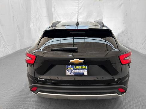 Used 2025 Chevrolet Trax LT w/ Driver Confidence Package FWD image 6