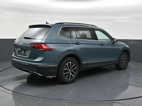 Used 2021 Volkswagen Tiguan SE w/ Panoramic Sunroof Package FWD image 5