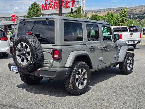 Used 2023 Jeep Wrangler Unlimited Sahara w/ Cold Weather Group AWD/4WD image 5