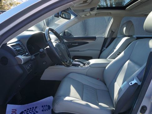Used 2016 Lexus LS 460 L image 9