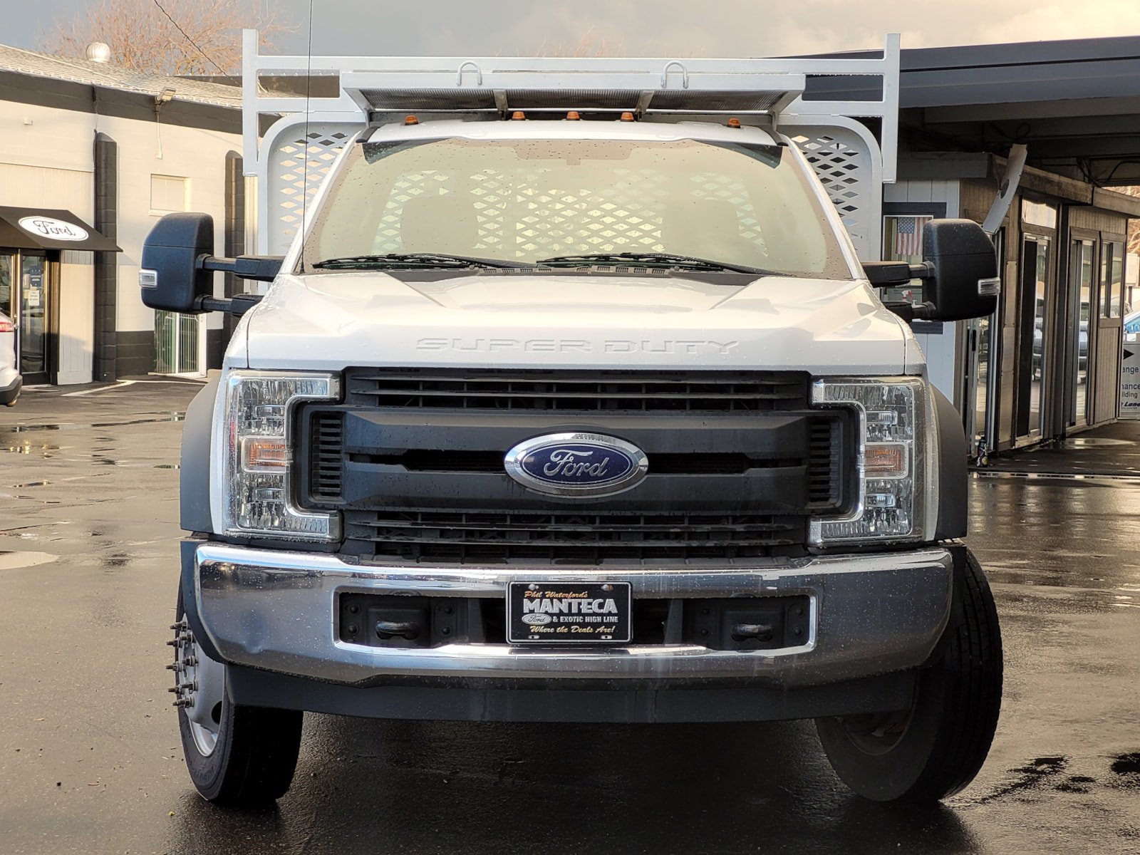 Used 2017 Ford F550 2WD Regular Cab Super Duty image 2