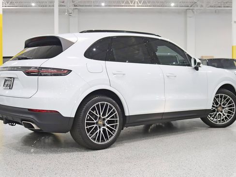 Used 2022 Porsche Cayenne Platinum Edition image 9