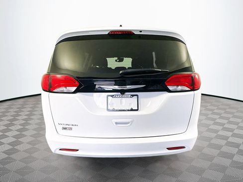 Certified 2023 Chrysler Voyager LX FWD image 9