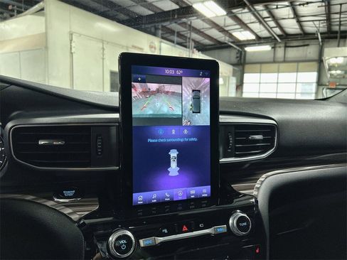 Used 2022 Ford Explorer Limited w/ Limited Technology Package image 28