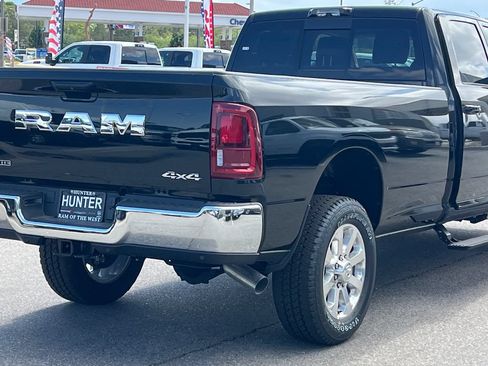 New 2026 RAM 2500 Laramie AWD/4WD image 8