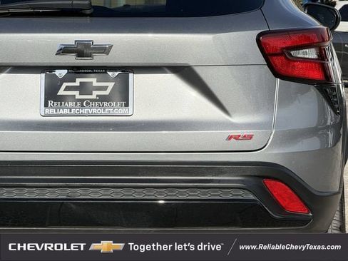Used 2025 Chevrolet Trax RS w/ Sunroof Package FWD image 8