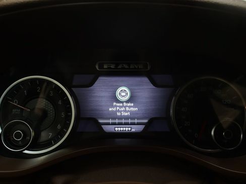Used 2019 RAM 1500 Laramie AWD/4WD image 22