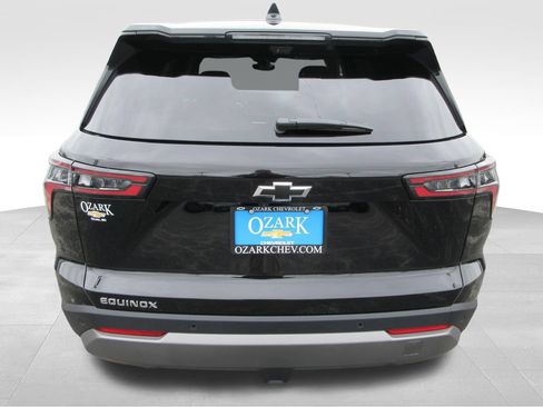 New 2026 Chevrolet Equinox LT w/ Safety and Technology Package FWD image 4