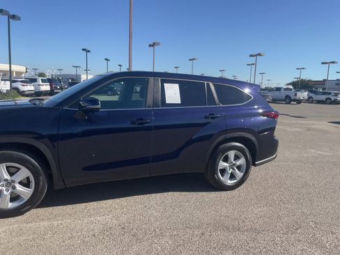 Used 2025 Toyota Highlander LE image 8