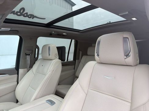 Certified 2025 Cadillac Escalade ESV Sport Platinum image 12